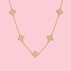 Collier Lisia blanc en acier inoxydable, ajustable, porté