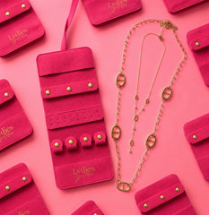Pochette à bijoux + 2 bijoux