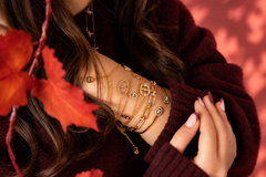 Porté avec les autres bijoux de la compo