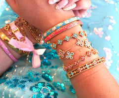 Bracelet Lysia rose porté au poignet