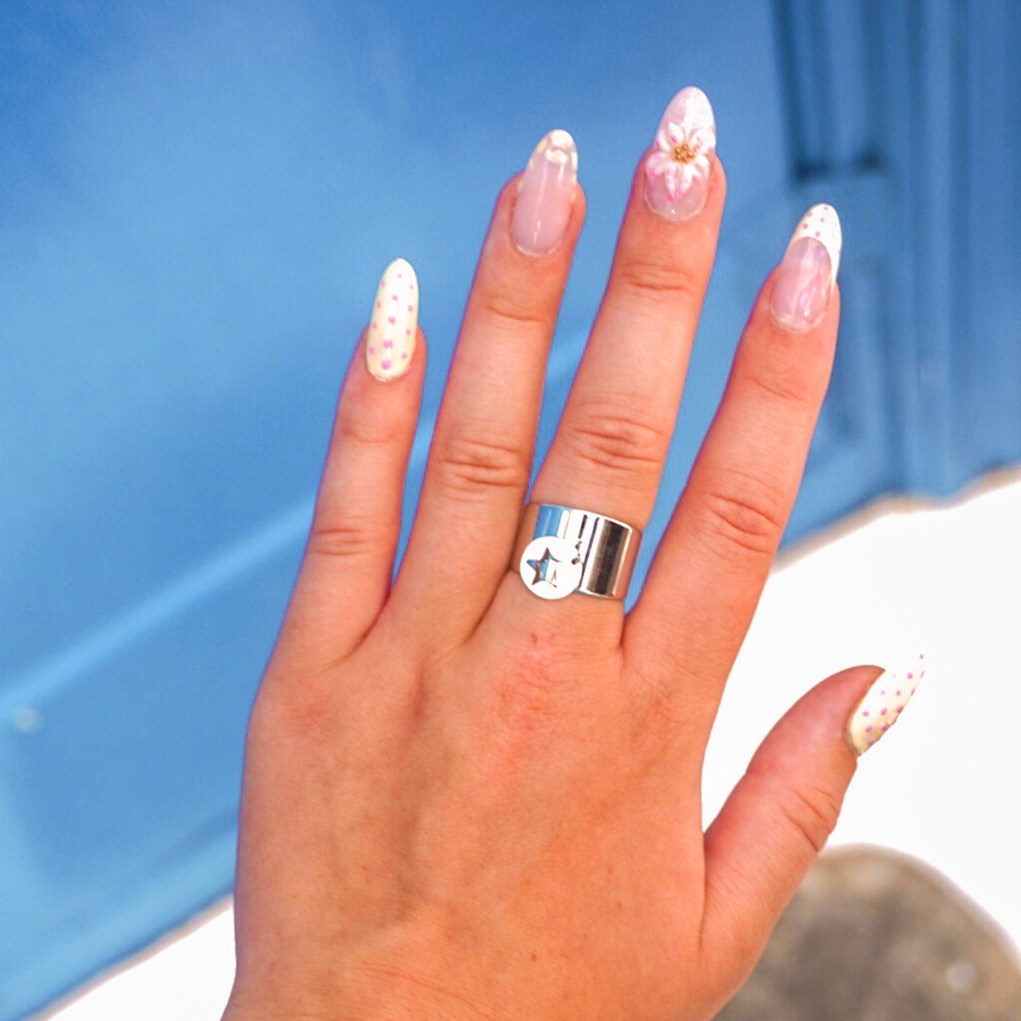 Bague Clara en acier inoxydable argenté, ajustable, portée