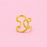 Bague Alma dorée en acier inoxydable ajustable portée au doigt