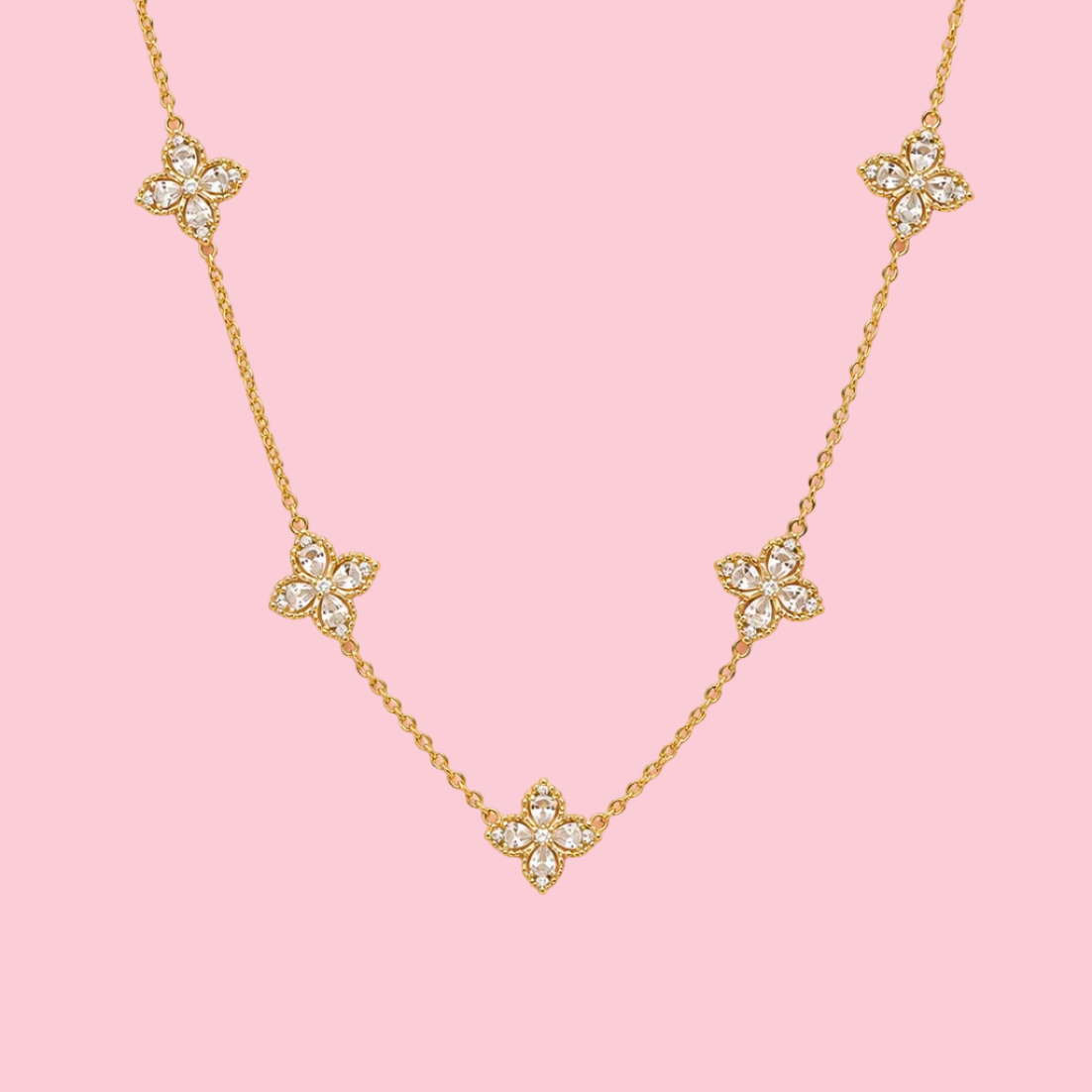 Collier Lisia blanc en acier inoxydable, ajustable, porté