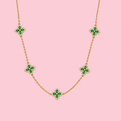 Collier Lisia vert en acier inoxydable, ajustable, porté
