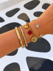 Compo : Jonc Goldy, Bracelet Lysia blanc, Bracelet Elyna et Jonc Marta portés ensemble